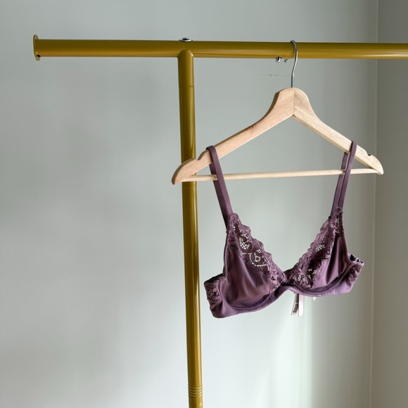 LNWOT Victoria’s Secret Elegant Lace Trim Bra - Picture 1 of 4